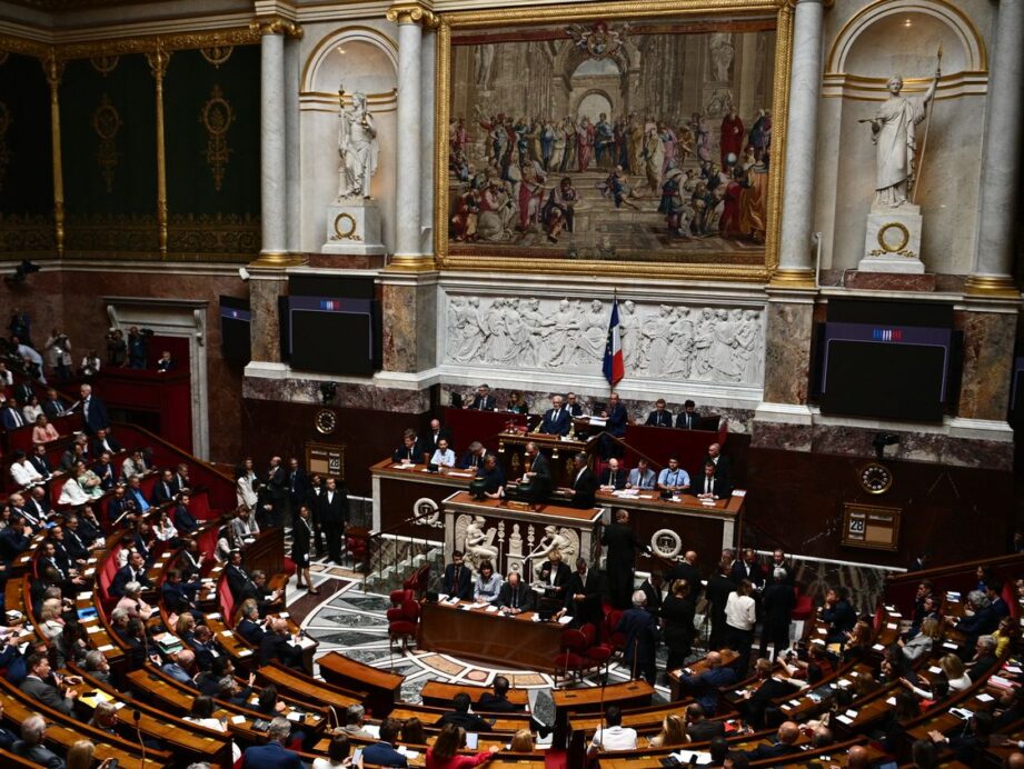 Législatives 2024 : comment va se dérouler l'ouverture de la session parlementaire à l'Assemblée nationale ?
          Les députés vont élire leur président, jeudi. Avant de procéder, pendant trois jours, à une vague de désignations stratégiques, particulièrement incertaines dans un hémicycle très fragmenté.